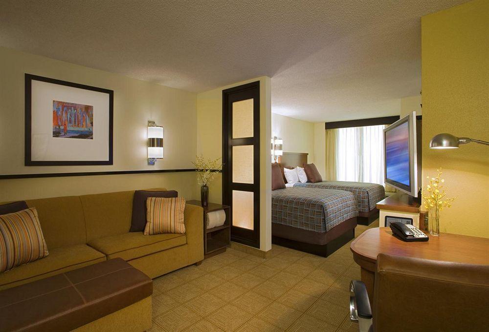 Extended Stay America Premier Suites - Cleveland - Индипендънс Екстериор снимка